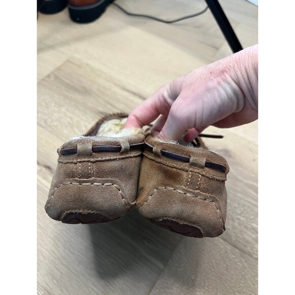 UGG Sheepskin Suede Bootie Moccasins Chestnut Slippers Womens Sz 8 - Picture 3 of 7